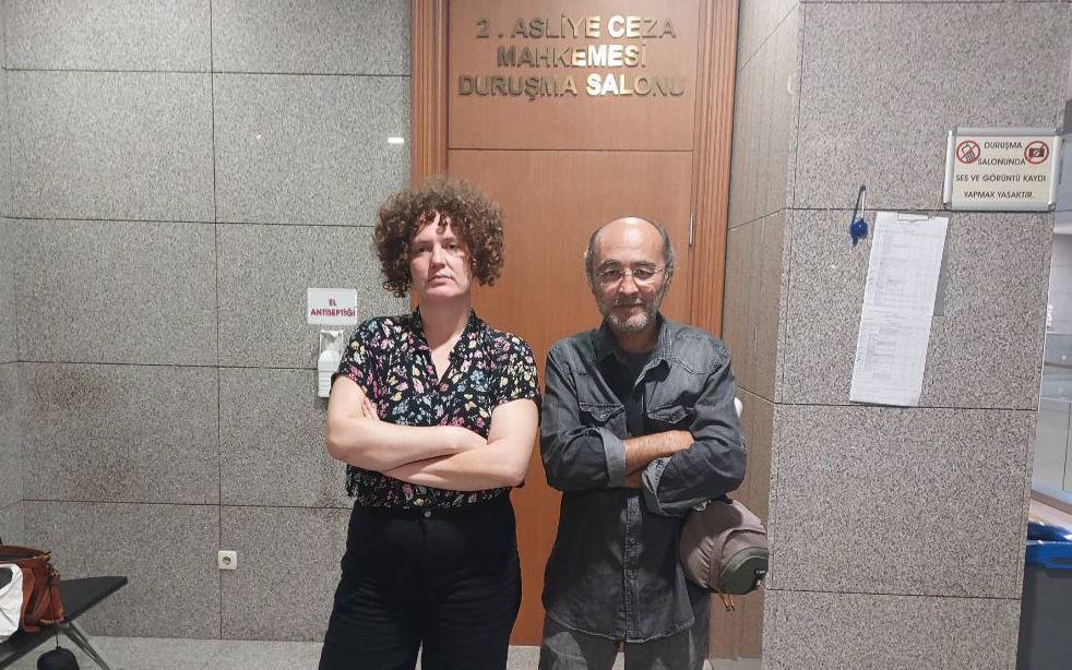 Gazeteciler Elif Akgül ve Haluk Kalafat 301. maddeden yargılandı